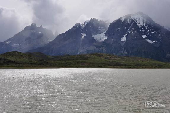 Lagoas e montanhas do parque Nacional Torres del Paine, no sul do Chile